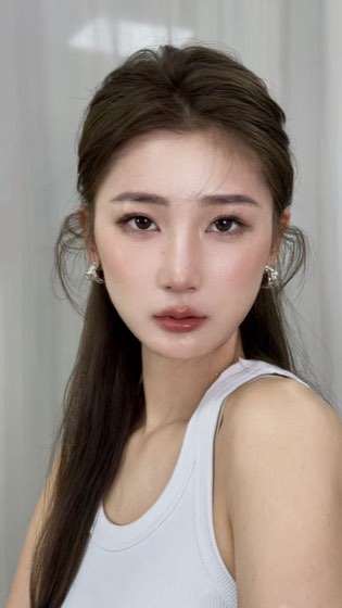 Lynda 首席总监化妆师